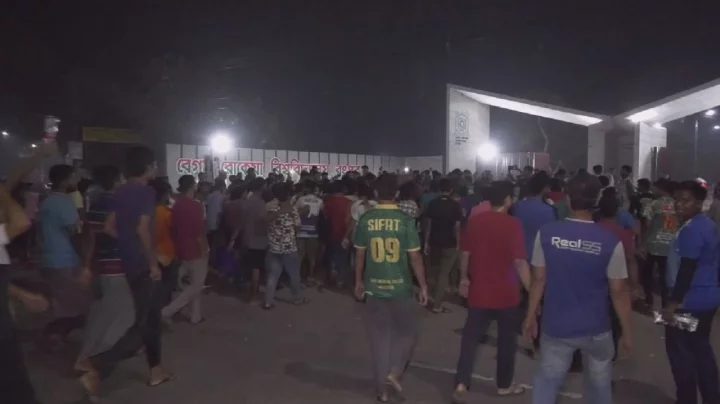 বেরোবির শিক্ষার্থীকে শ্লীলতাহানির প্রতিবাদে মহাসড়ক অবরোধ