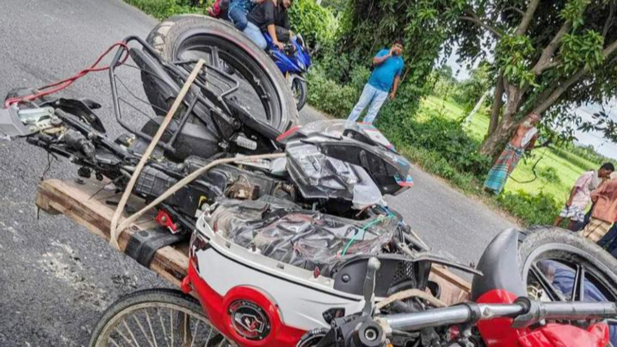 ট্রাক-মোটরসাইকেলের মুখোমুখি সংঘর্ষে নৌবাহিনীর কর্মকর্তা নিহত
