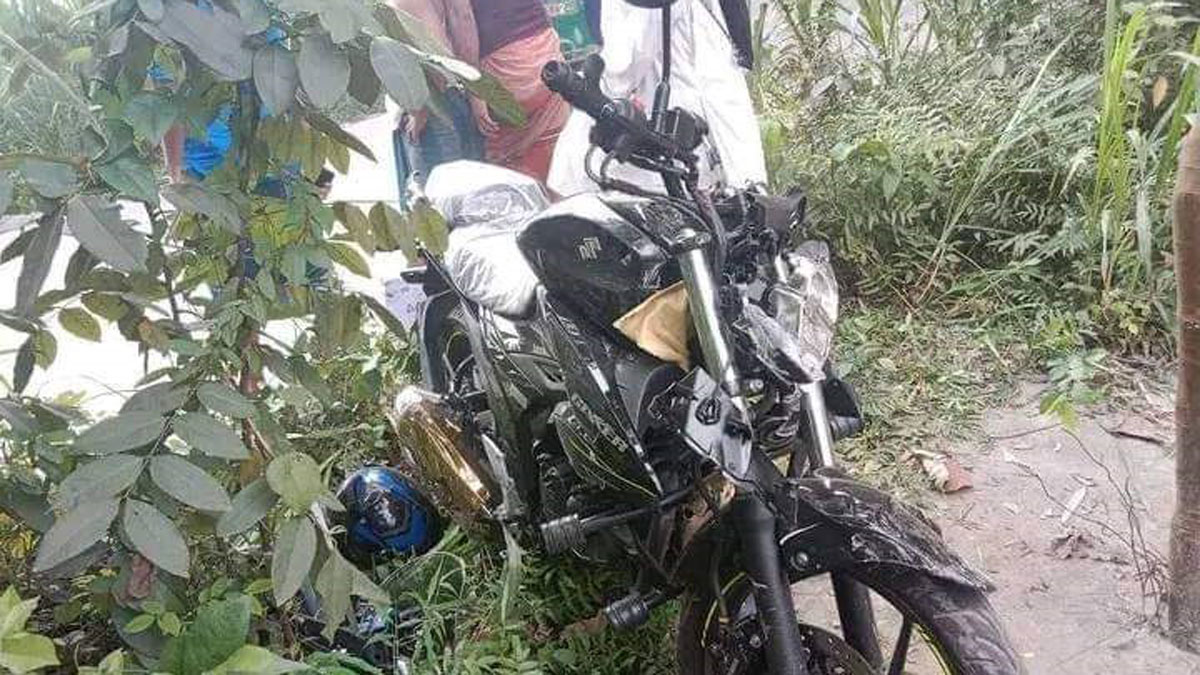 চাঁদপুরে বাসের ধাক্কায় প্রাণ গেল স্বামীর, স্ত্রী হাসপাতালে