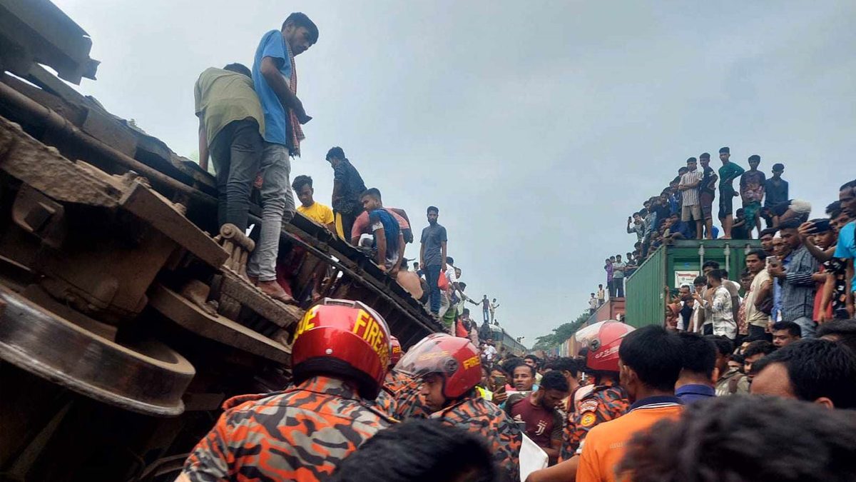 বিয়ে শেষে ফেরার পথে একই পরিবারের চারজনসহ নিহত ৫