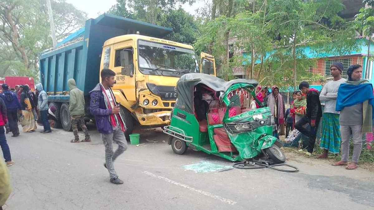 পাবনায় ট্রাক-সিএনজি সংঘর্ষ, বৃদ্ধা নিহত