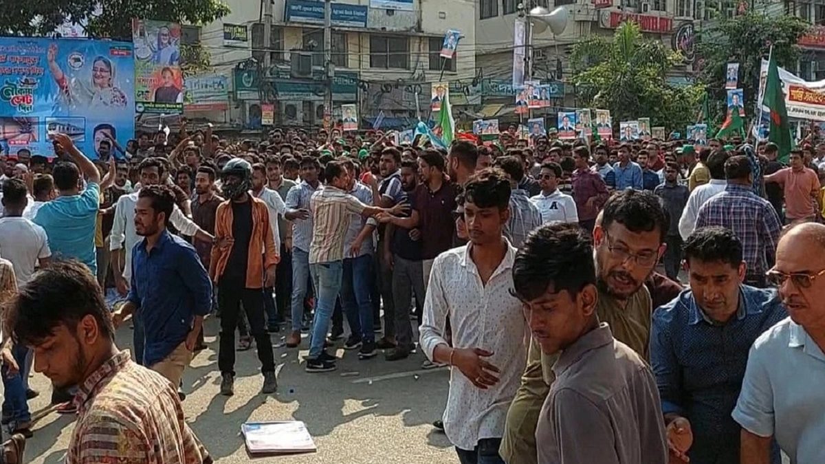 আ. লীগের শান্তি সমাবেশে মারামারি