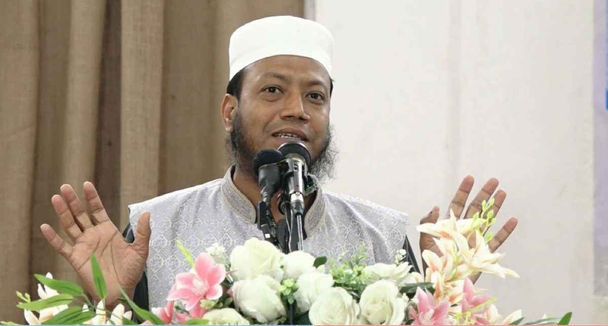 রমজানে মাথায় টুপি পরা নিয়ে যা বললেন আমির হামজা
