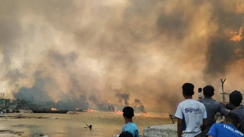 রাখাইনে জান্তা বাহিনীর বিমান হামলা, শিশুসহ নিহত ৪০