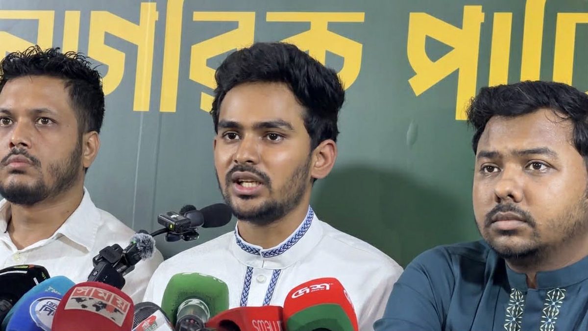 গণভোটের রায় না মানলে তখন থেকে সরকার অবৈধ: আসিফ মাহমুদ
