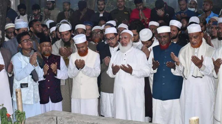 শহীদ ওসমান হাদির কবর জিয়ারত করলেন জামায়াতের আমির