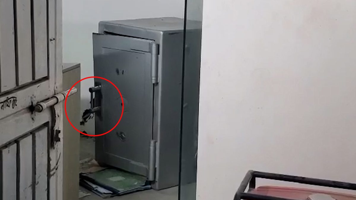 বগুড়ায় এনআরবিসি ব্যাংকের ভল্ট ভেঙে প্রায় ১০ লাখ টাকা লুট