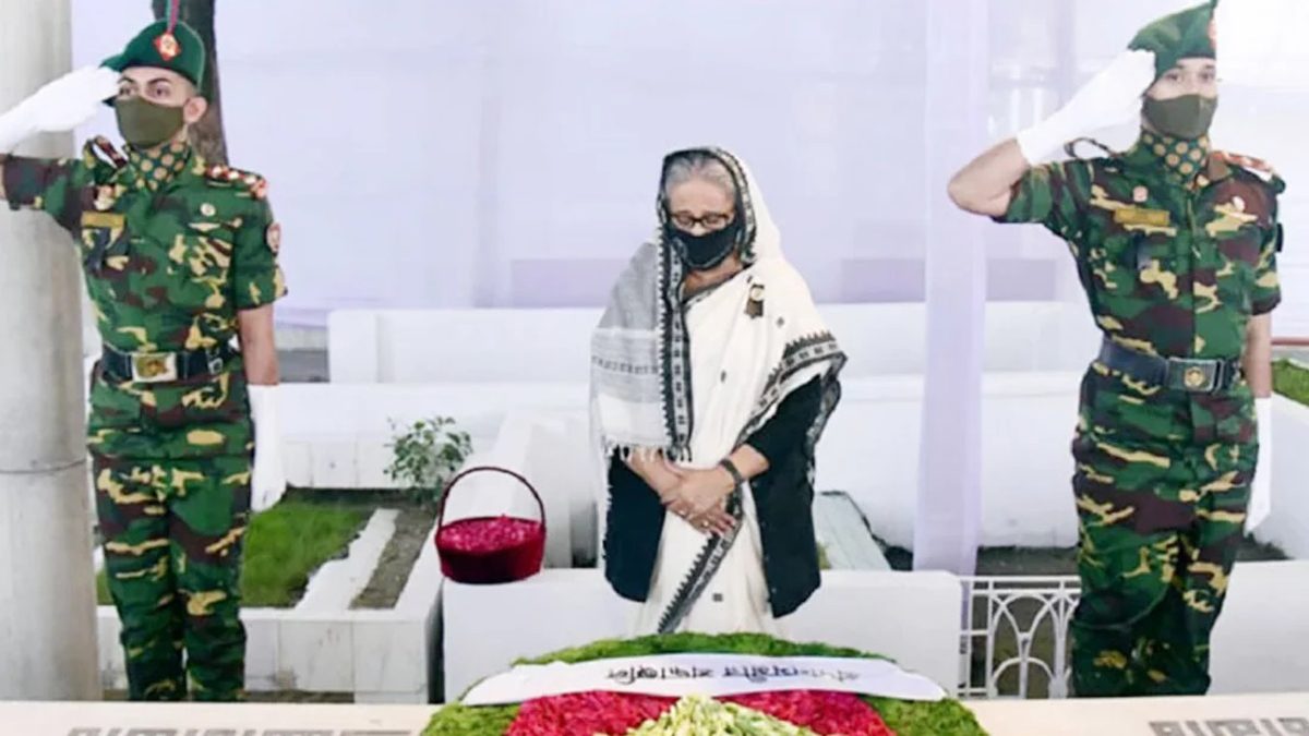 বনানী কবরস্থানে শহীদদের প্রতি প্রধানমন্ত্রীর শ্রদ্ধা