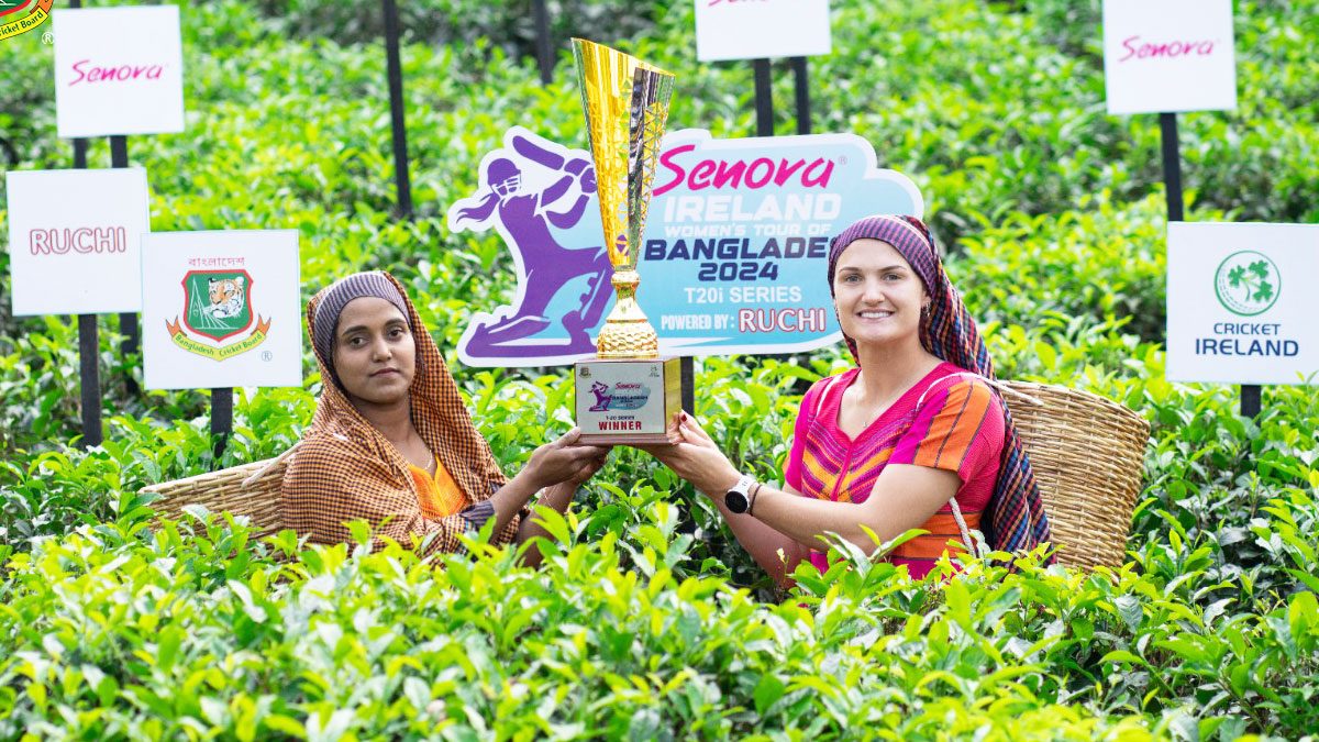 চা শ্রমিক সেজে দুই অধিনায়কের ট্রফি উন্মোচন