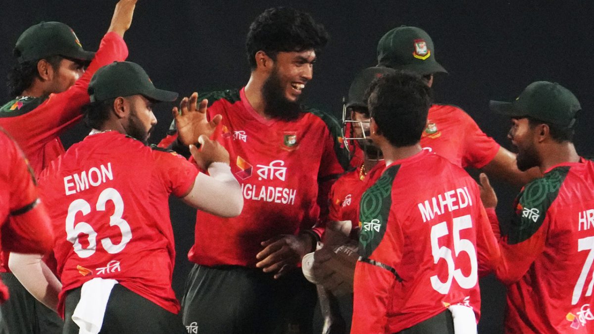পাকিস্তানকে হারিয়ে ইতিহাস গড়ল বাংলাদেশ