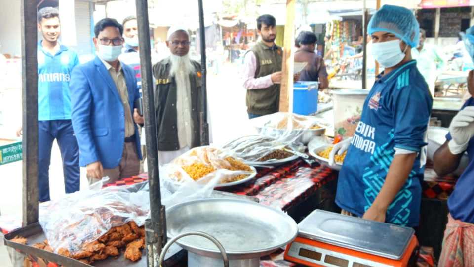 দেবীগঞ্জে নিরাপদ খাদ্য কর্তৃপক্ষের অভিযান