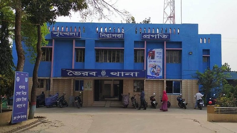 ড্রেজারে বালু তোলার বিল নিয়ে দু'পক্ষের সংঘর্ষ, আহত ১২