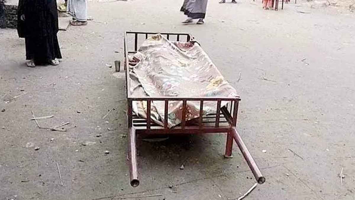 সম্পত্তির ভাগাভাগি না হওয়ায় বাবার লাশ দাফনে ৪ সন্তানের বাধা