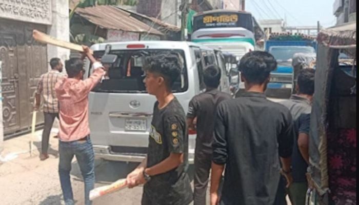সাবেক স্বরাষ্ট্রমন্ত্রীর গাড়িবহরে দুর্বৃত্তদের হামলা, আহত ৩