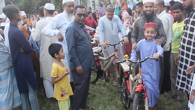 টানা ৪০ দিন জামাতে ফজরের নামাজ আদায়, ৪৮ শিক্ষার্থী পেল বাইসাইকেল