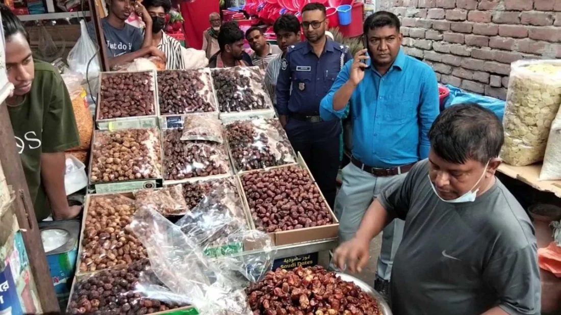 খেজুরে সরিষার তেল মিশিয়ে বিক্রি,ব্যবসায়ীকে জরিমানা