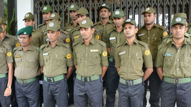 সারা দেশে ১০ হাজার আনসার মোতায়েন