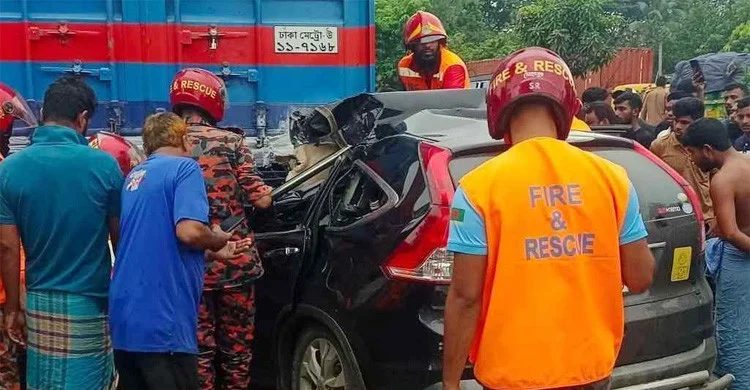কক্সবাজারে বেড়াতে যাওয়ার পথে প্রাণ গেল বাবা-মেয়ের