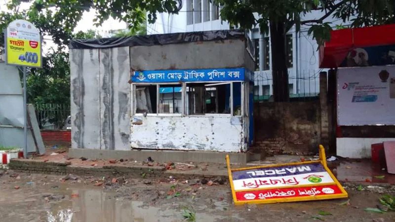 চট্টগ্রামে পুলিশ বক্সে হামলা-ভাঙচুর