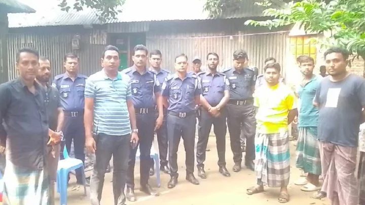 সন্তানদের নিয়ে স্ত্রীর প্রেমিককে পিটিয়ে মারলেন স্বামী