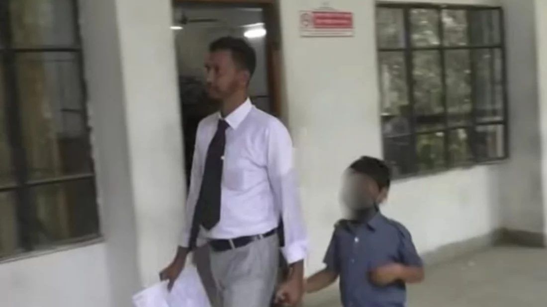 ৭ বছরের শিশুকে ২১ বছর দেখিয়ে মামলা