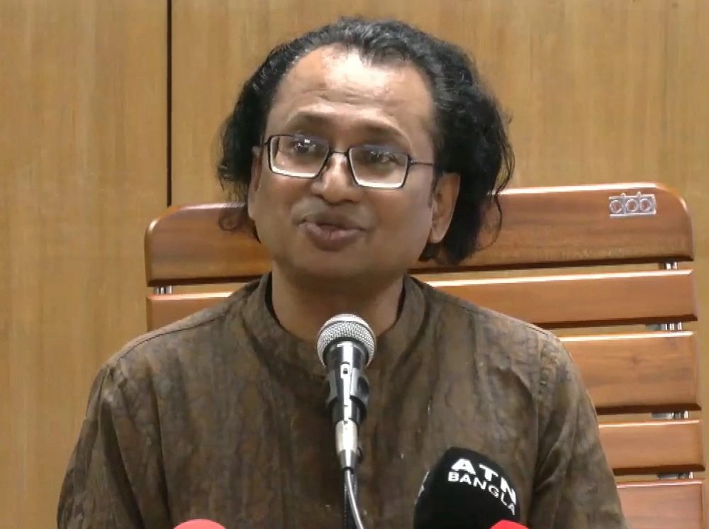নয়াদিল্লির বিমানবন্দর থেকে ফেরত এলেন প্রধানমন্ত্রীর উপদেষ্টা