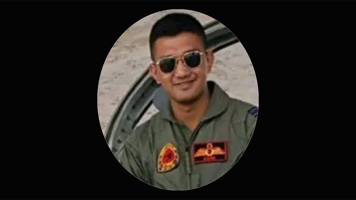 বিধ্বস্ত প্রশিক্ষণ যুদ্ধবিমানটির এক পাইলট নিহত