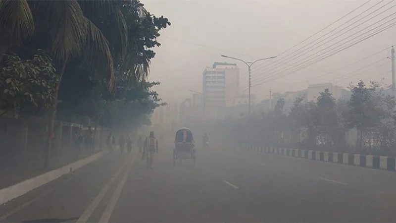 কুয়াশাচ্ছন্ন ঢাকায় বেড়েছে তাপমাত্রা