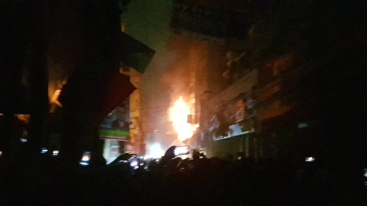 মধ্যরাতে ওয়ারীতে আগুন, নিয়ন্ত্রণে ৮ ইউনিট