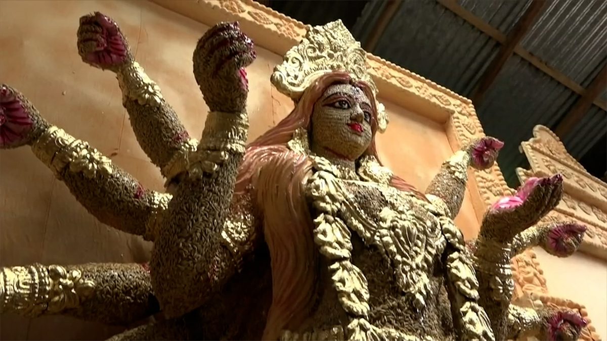 এবার ধান দিয়ে তৈরি হলো দুর্গা প্রতিমা
