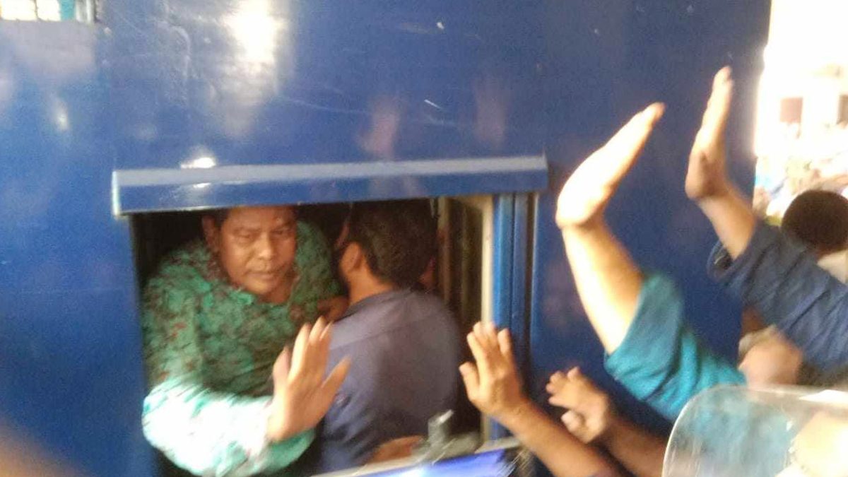 বিচারপতিকে নিয়ে কটূক্তি, পৌর মেয়র কারাগারে