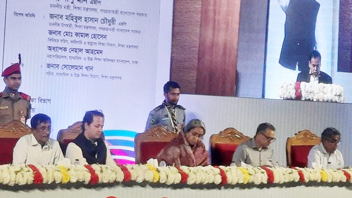 ‘বিদেশি ভাষায় কথায় বললেই স্মার্ট নাগরিক হওয়া যাবে না’