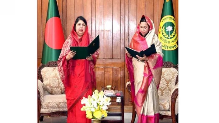 শপথ নিলেন নবনির্বাচিত এমপি নিলুফার আনজুম