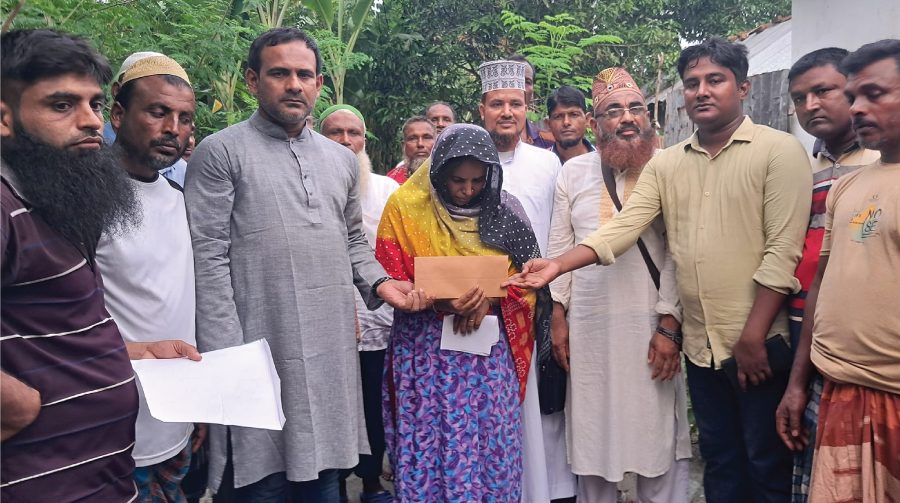 তিন শহীদ পরিবারকে আর্থিক সহায়তা দিল ওয়াই ডি এফ