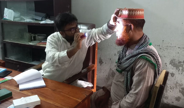 খোকসা ব্লাড ডোনার্স ক্লাব’র উদ্যোগে ফ্রি মেডিকেল ও চক্ষু ক্যাম্প
