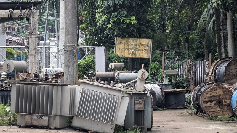 লক্ষ্মীপুর পৌরসভার ৪ কোটি টাকা বিদ্যুৎ বিল বকেয়া,৭ঘন্টা পর  ফের সংযোগ