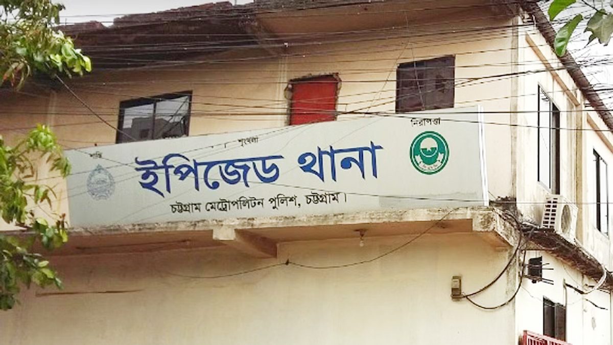 চট্টগ্রামে মা-মেয়ের ঝুলন্ত মরদেহ উদ্ধার, স্বামী আটক