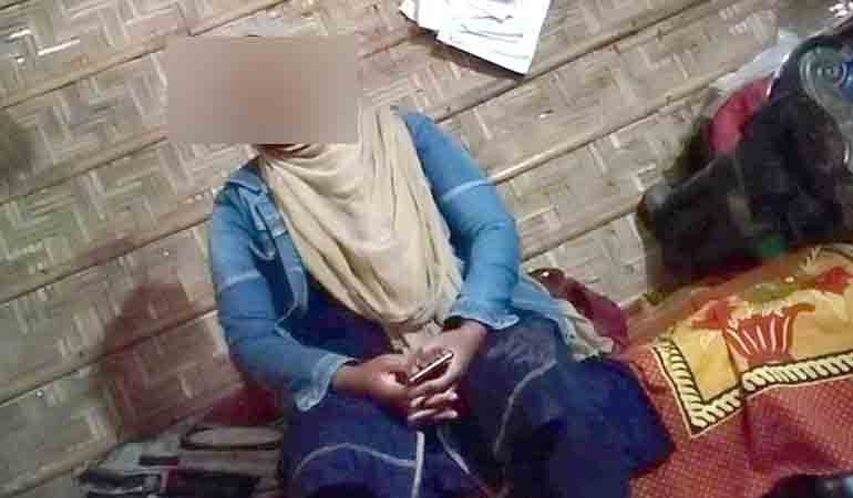 বিয়ের দাবিতে ভাগিনার বাড়িতে মামী!