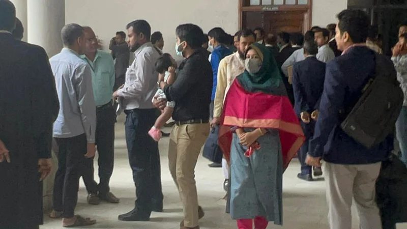 সন্তানের দিকে তাকিয়ে এক দম্পতির সংসার জোড়া লাগিয়ে দিলো হাইকোর্ট