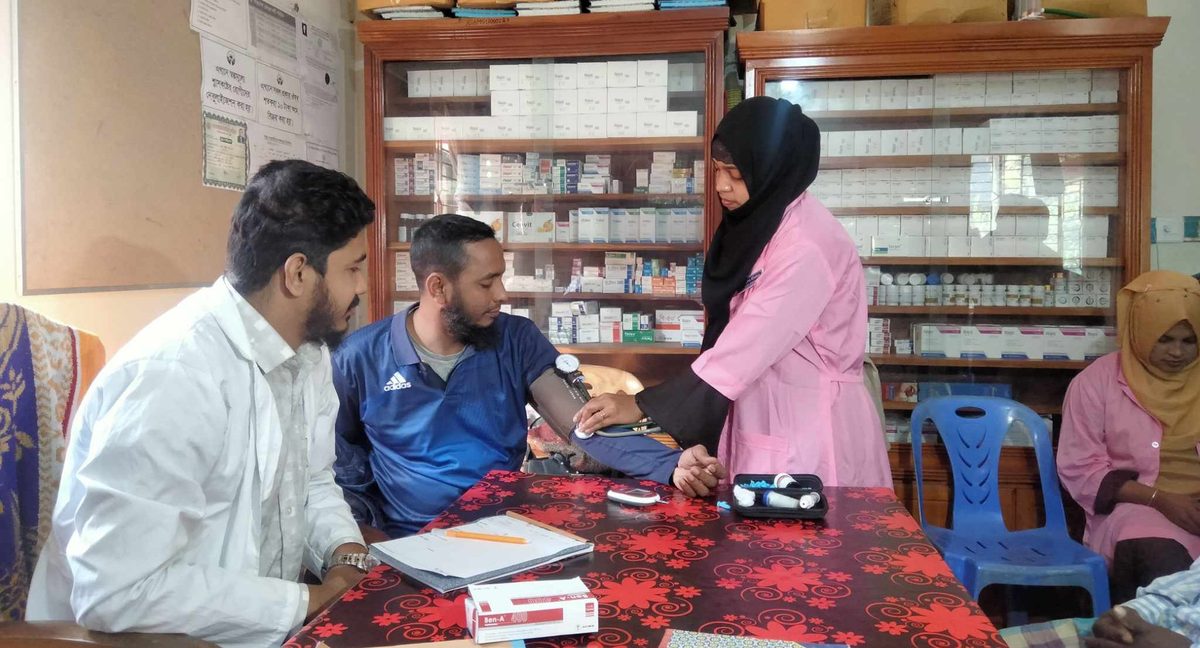 বিজয় দিবসে কুষ্টিয়ায় আশা এনজিও'র উদ্যোগে ফ্রি মেডিকেল ক্যাম্প