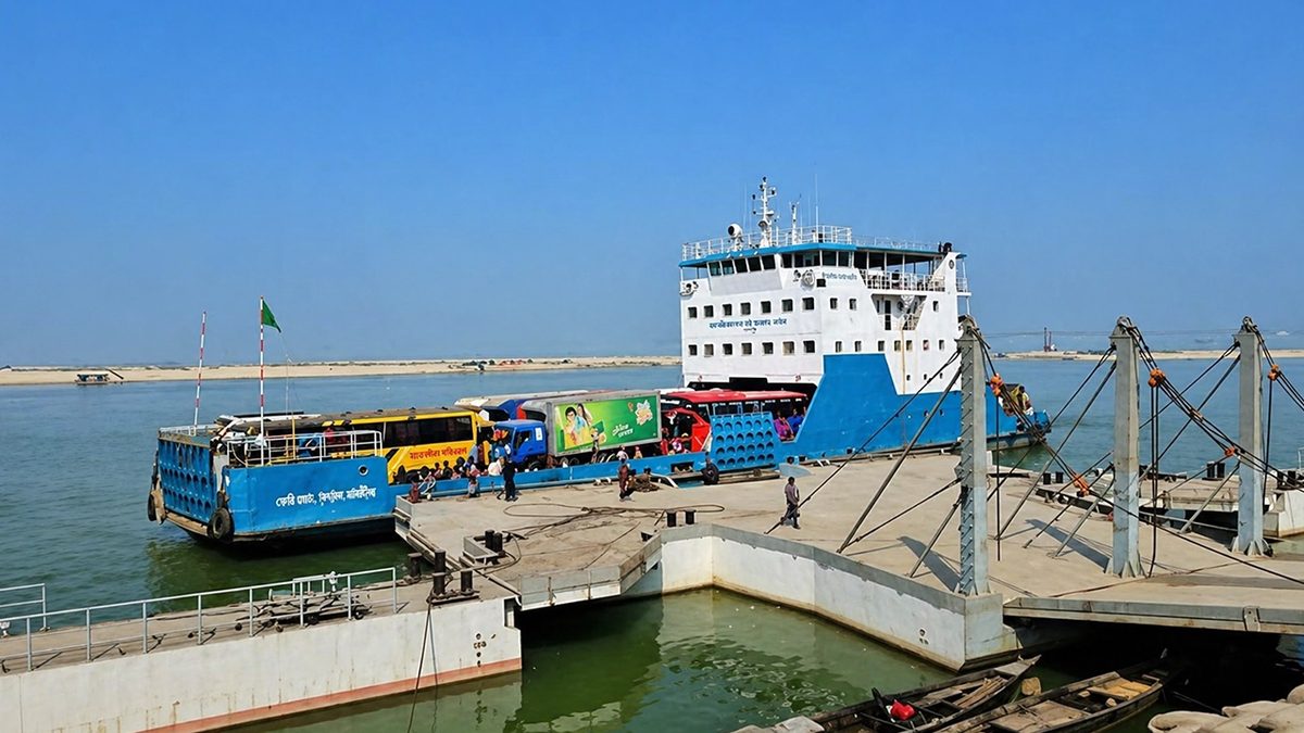 দৌলতদিয়া-পাটুরিয়া নৌরুটে ফেরি চলাচল বন্ধ
