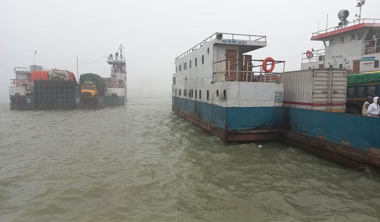 সাড়ে চার ঘণ্টা পর পাটুরিয়া-দৌলতদিয়া ফেরি চালু