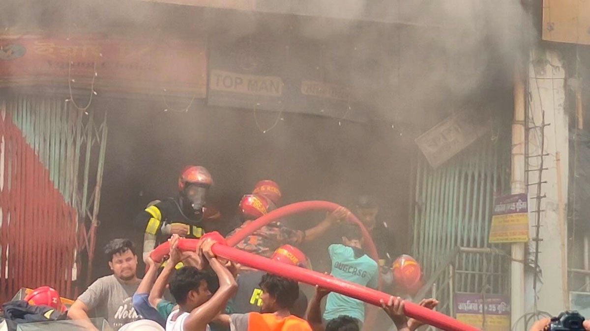 নিউ সুপার মার্কেটে আগুনের কারণ তদন্তে ফায়ারের কমিটি গঠন