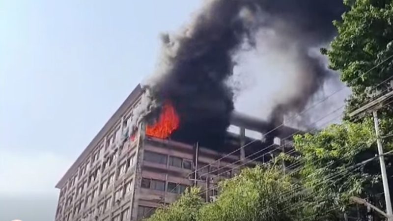 চট্টগ্রামে তোয়ালে ফ্যাক্টরিতে আগুন, নিয়ন্ত্রণে ফায়ার সার্ভিসের ১৬ ইউনিট