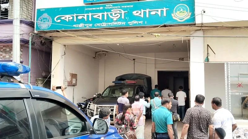 মধ্যরাতে ফোন করে ৫০০ টাকা চান মা, সকালে মিলল মা-বাবার লাশ
