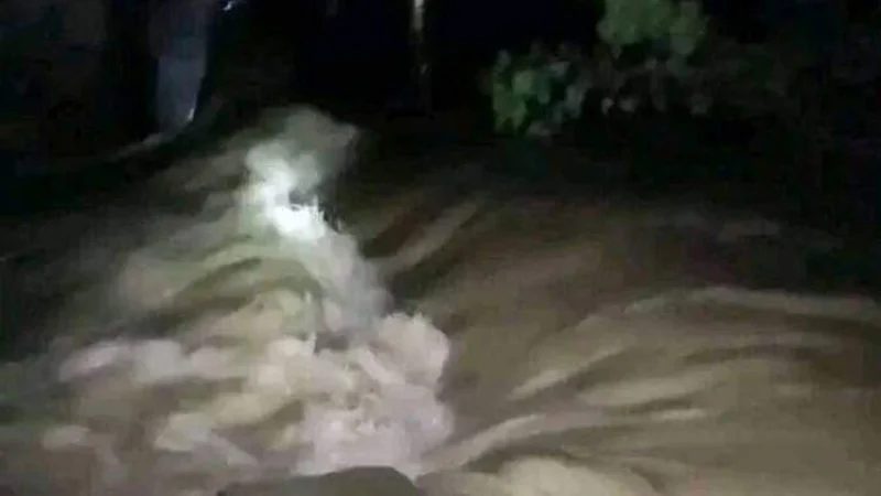 ভেঙে গেল গোমতী প্রতিরক্ষা বাঁধ