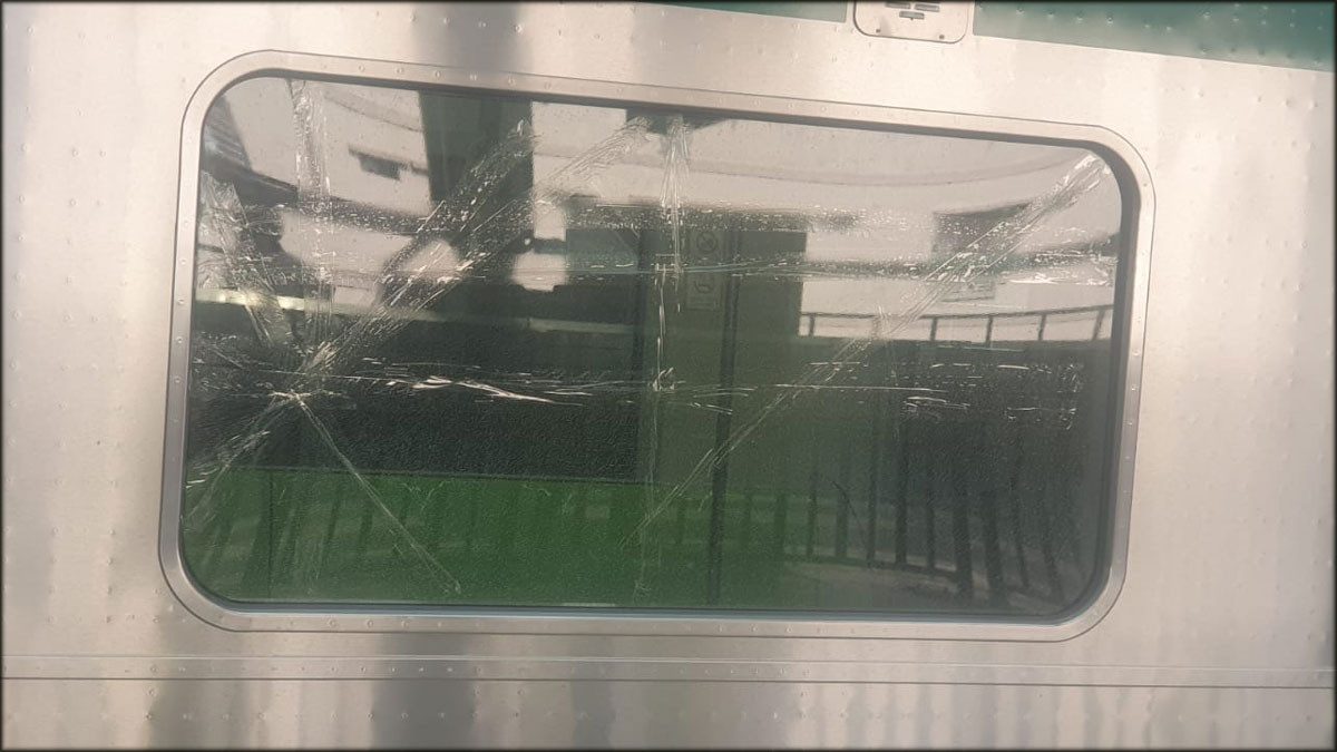 এক ঢিলে মেট্রোরেলের ক্ষতি ১০ লাখ টাকা
