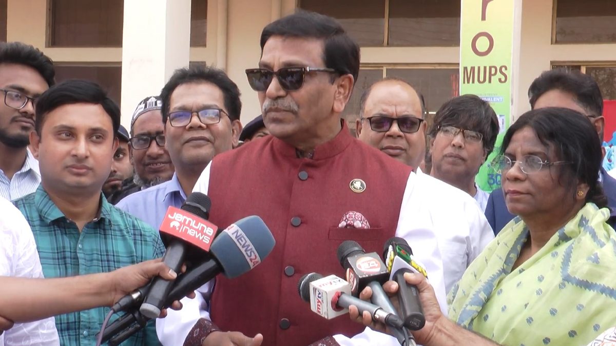 মিডিয়ায় অতি কথনে ব্যবসায়ীরা সুযোগ পায়:হানিফ