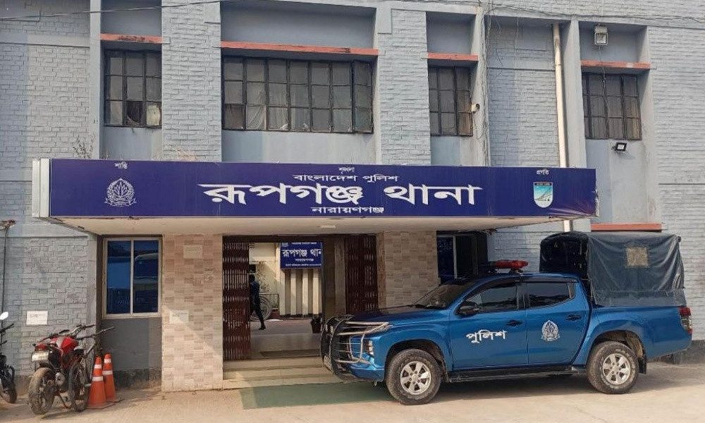 স্বামীর গলায় ছুরি ধরে স্ত্রীকে ধর্ষণের অভিযোগ