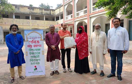 কুমারখালীতে অসচ্ছল পরিবারের মাঝে ফুড প্যাকেট বিতরণ